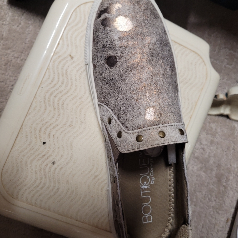 Size 9 slip on shoe womens